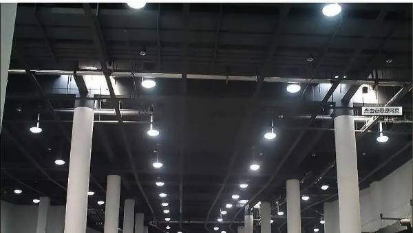 Elektrodlose Lampen sind für die folgenden Stellen der Fabrikbeleuchtung geeignet